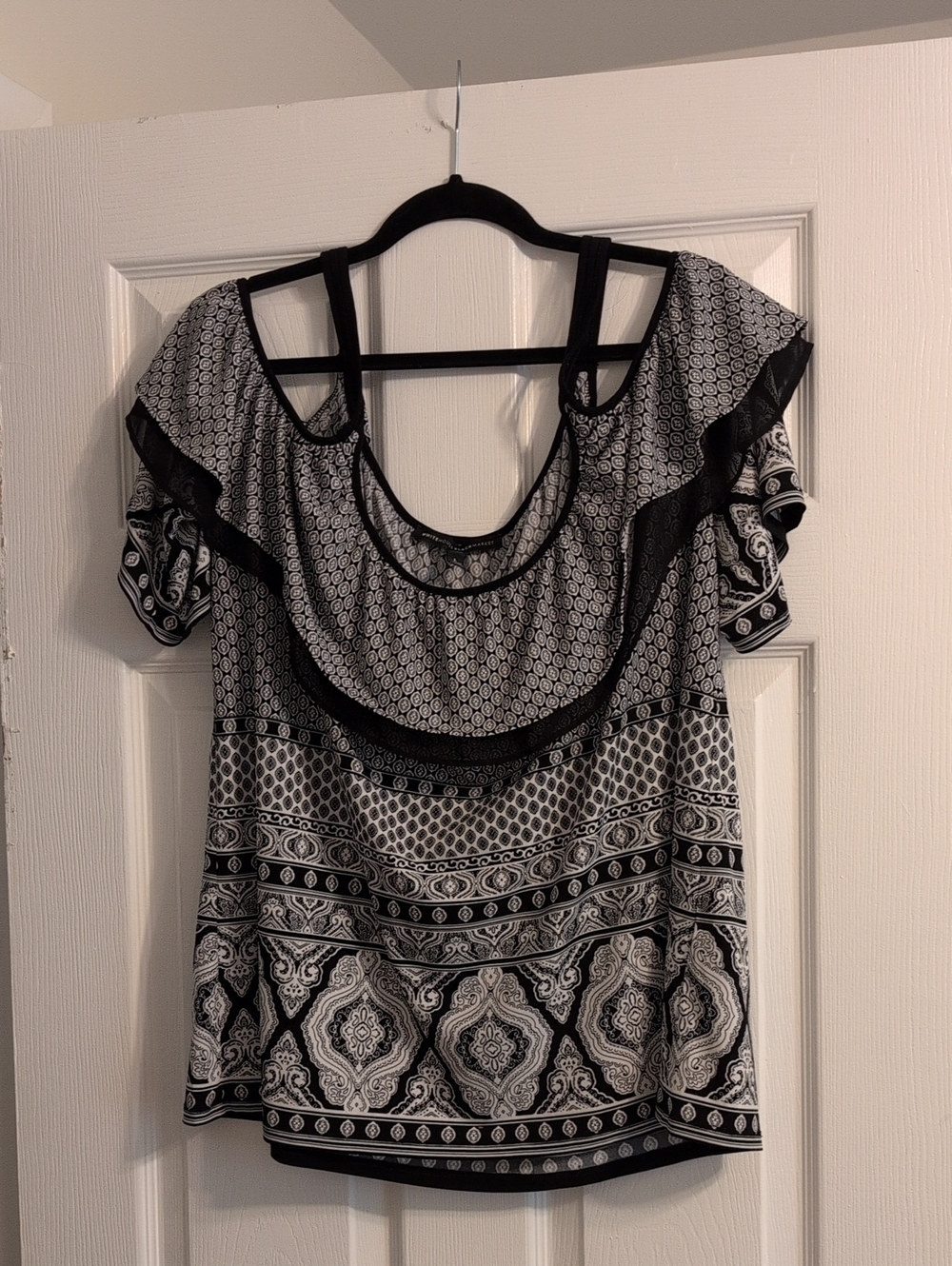 White House Black Market Black & White Ruffle-Neck Printed Blouse